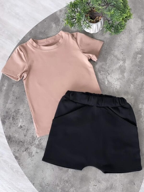 Juodi harem šortukai