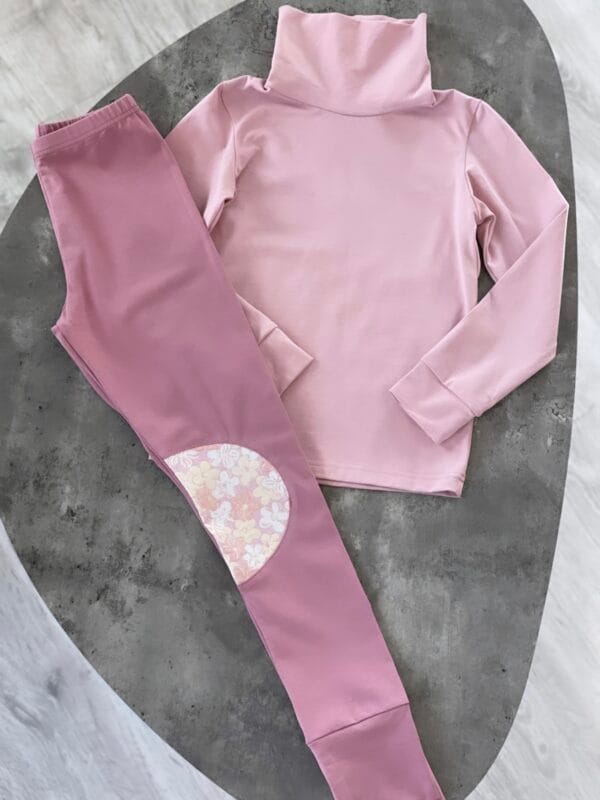 Komplektukas: pelenų rožinės spalvos kelnytės augančios kartu su vaiku + švelniai rožinis golfukas