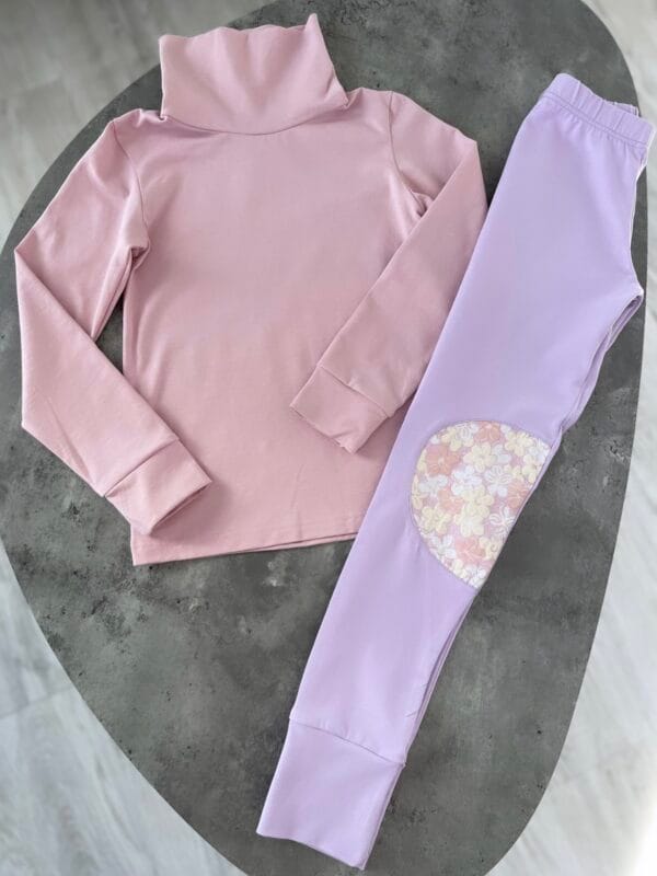 Komplektukas: alyvinės spalvos kelnytės augančios kartu su vaiku + švelniai rožinis golfukas