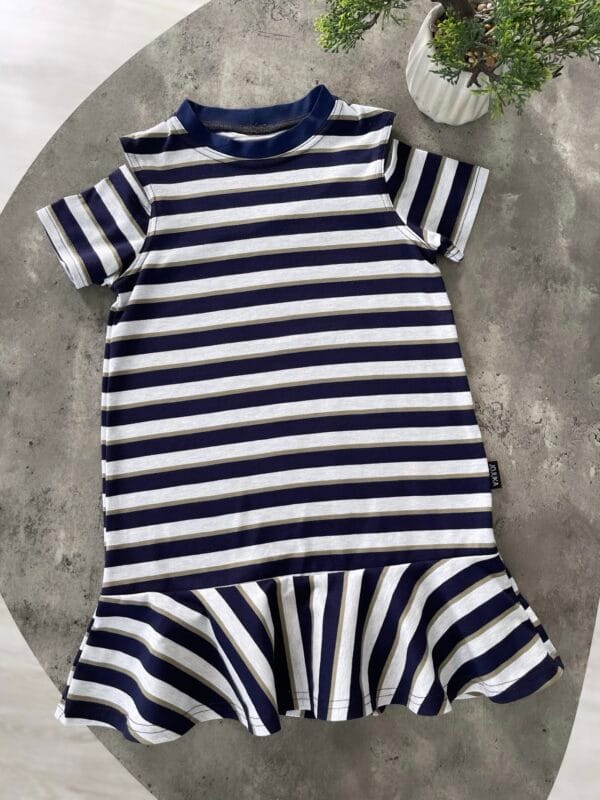 Vaikiška suknelė ,,JŪRA” nuogais petukais