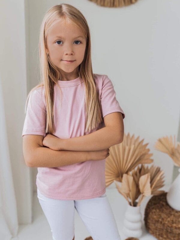 Švelniai rožinės spalvos eko medvilnės palaidinė trumpomis rankovėmis